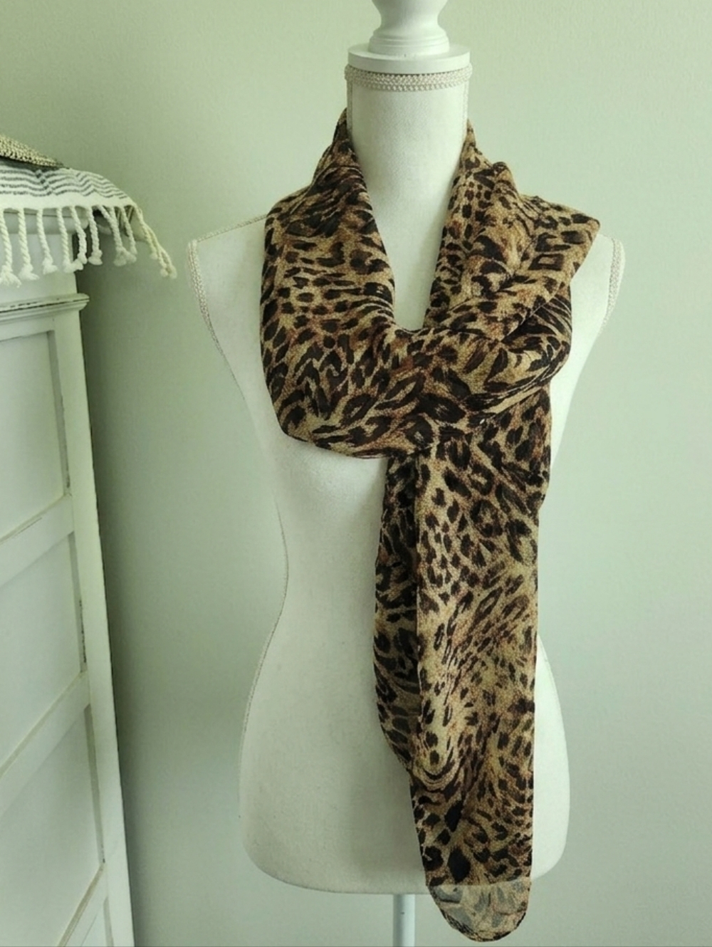 STYLISH LEOPARD PRINT LIGHTWEIGHT SCARF